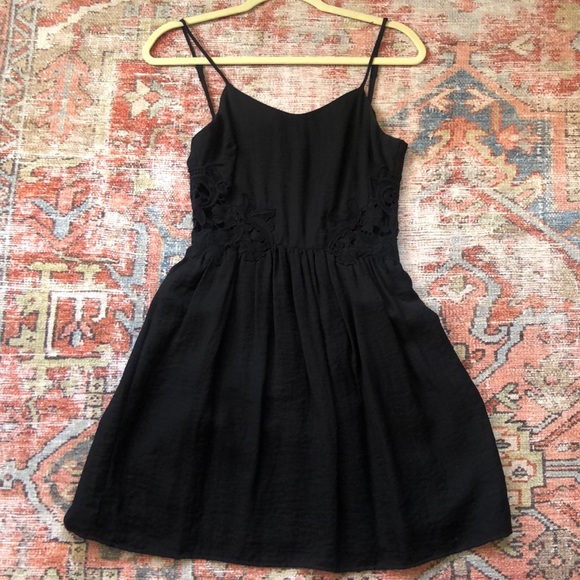 Black mini dress with floral lace cutouts - Picture 3 of 5